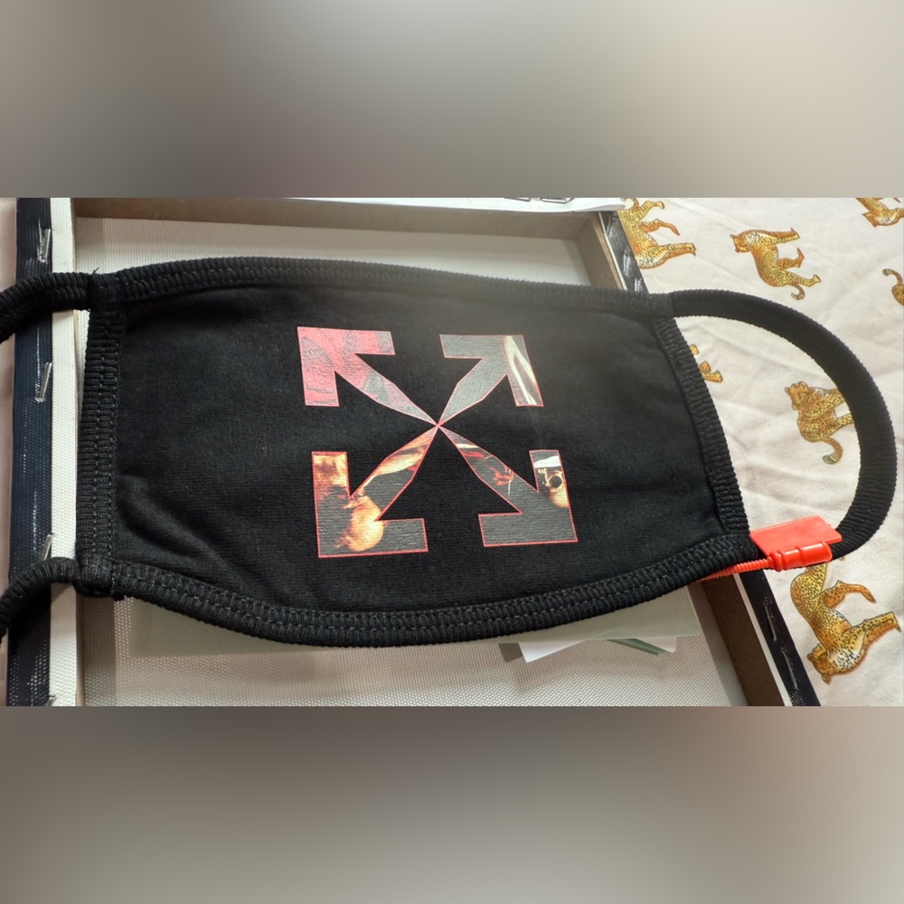 OFF WHITE Caravaggio Mask in Black. 
Brand New with tags